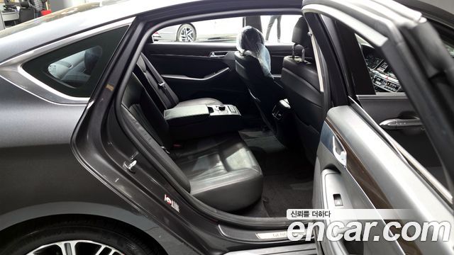 Genesis G80 2017 — photo 12