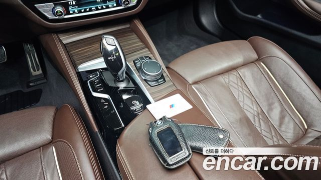 BMW 5-Series 2021 — photo 9