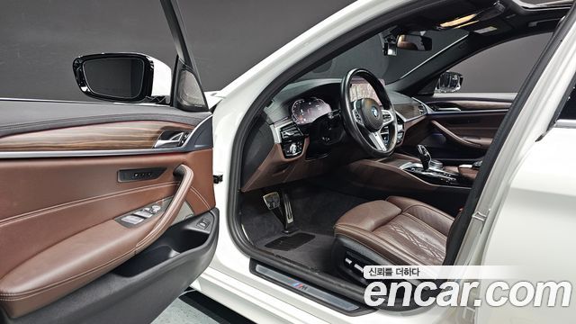 BMW 5-Series 2021 — photo 11