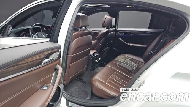 BMW 5-Series 2021 — photo 12