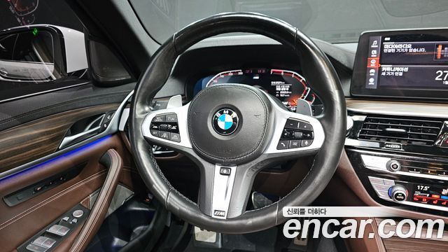 BMW 5-Series 2021 — photo 13