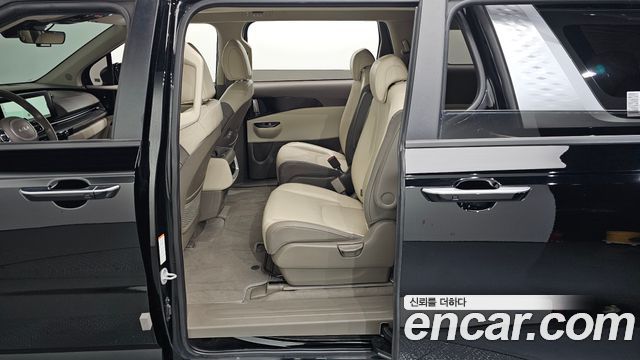 Kia Canival 2023 — photo 11