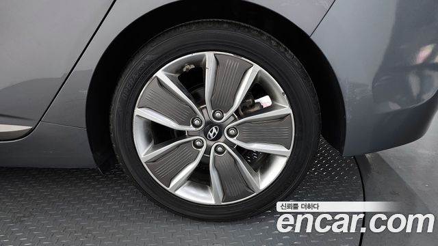 Hyundai Ioniq 2016 — photo 5