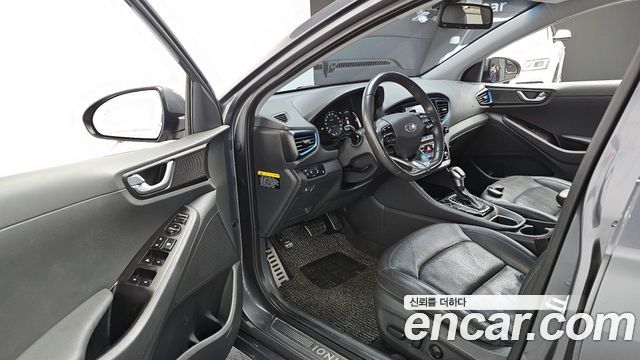Hyundai Ioniq 2016 — photo 11