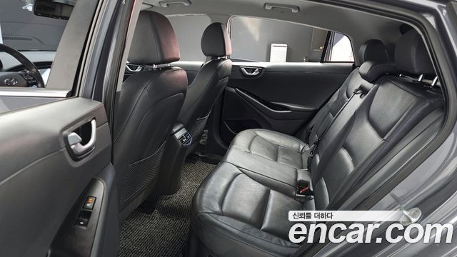Hyundai Ioniq 2016 — photo 12