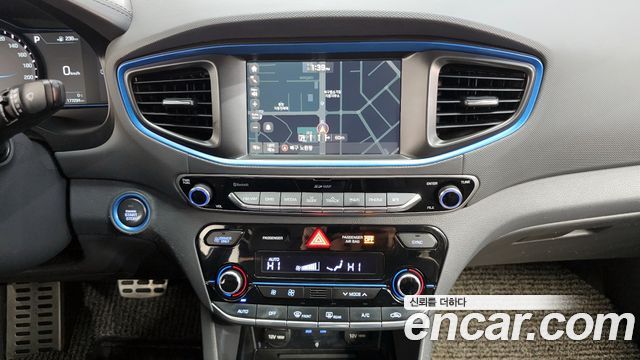 Hyundai Ioniq 2016 — photo 17
