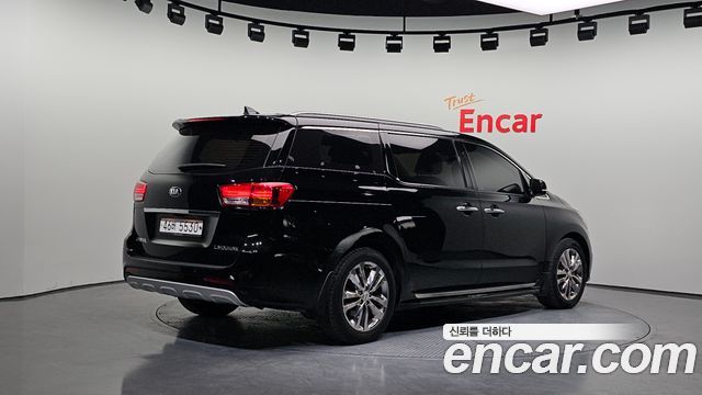 Kia Canival 2017 — photo 2