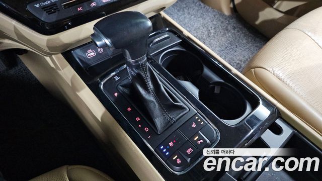 Kia Canival 2017 — photo 9