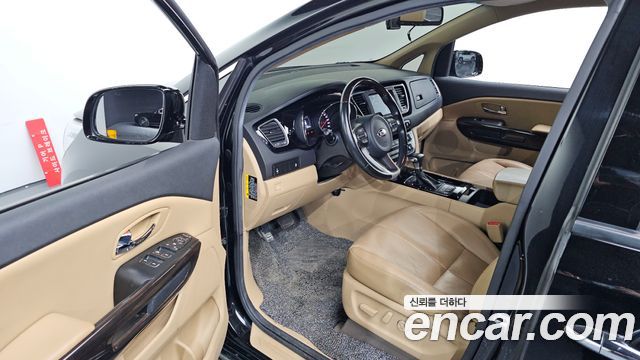 Kia Canival 2017 — photo 10