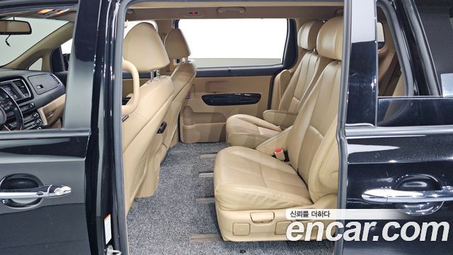 Kia Canival 2017 — photo 11