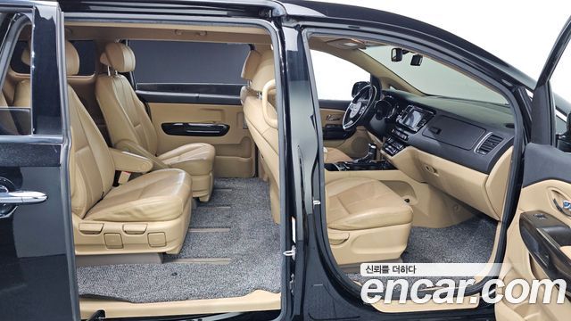 Kia Canival 2017 — photo 12