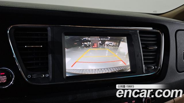 Kia Canival 2017 — photo 16