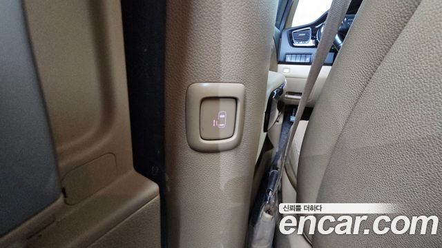 Kia Canival 2017 — photo 19