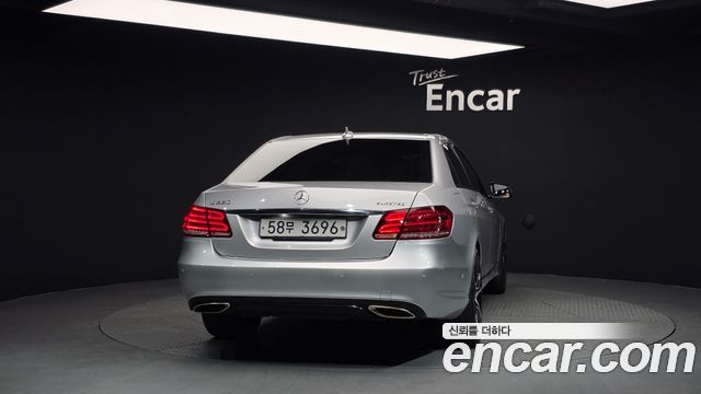 Mercedes-Benz E-Class 2016 — photo 4