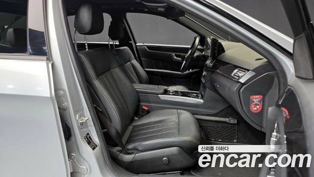 Mercedes-Benz E-Class 2016 — photo 10