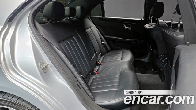 Mercedes-Benz E-Class 2016 — photo 12