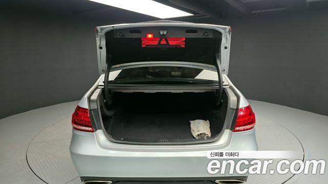 Mercedes-Benz E-Class 2016 — photo 20