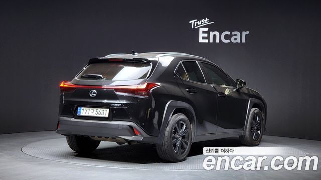 Lexus UX 2024 — photo 2