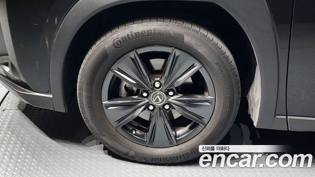 Lexus UX 2024 — photo 5