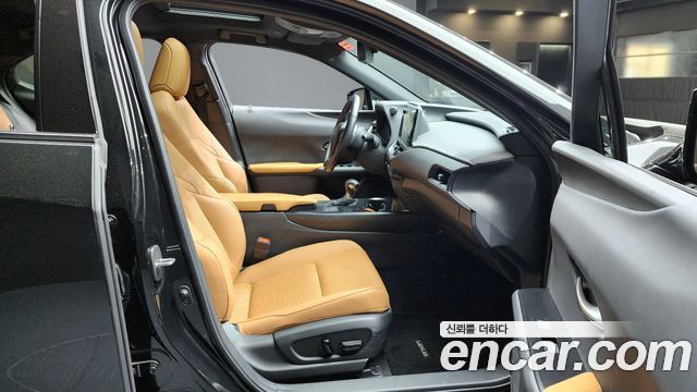 Lexus UX 2024 — photo 10