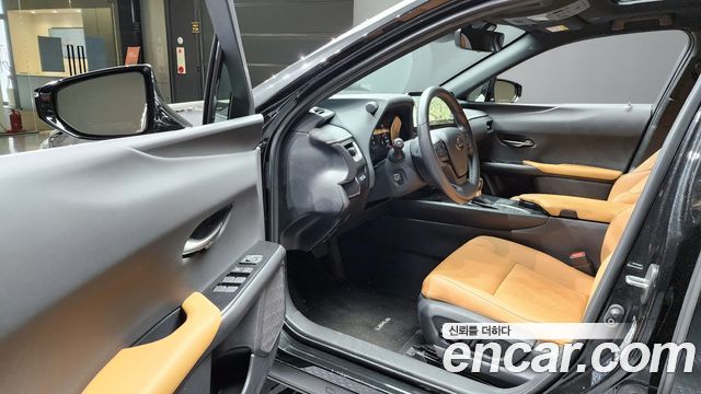 Lexus UX 2024 — photo 11