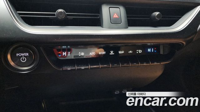 Lexus UX 2024 — photo 16
