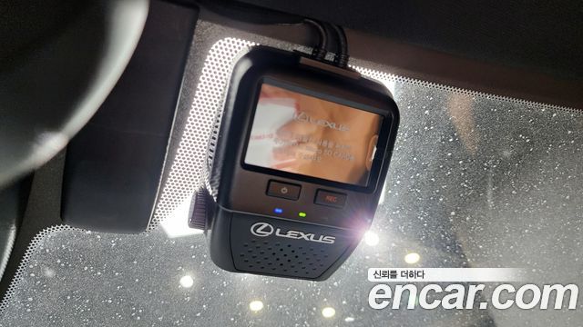 Lexus UX 2024 — photo 18