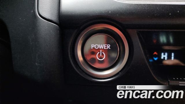 Lexus UX 2024 — photo 19
