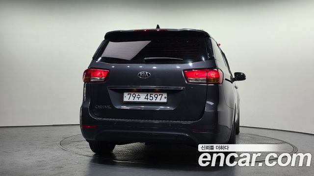 Kia Canival 2016 — photo 4
