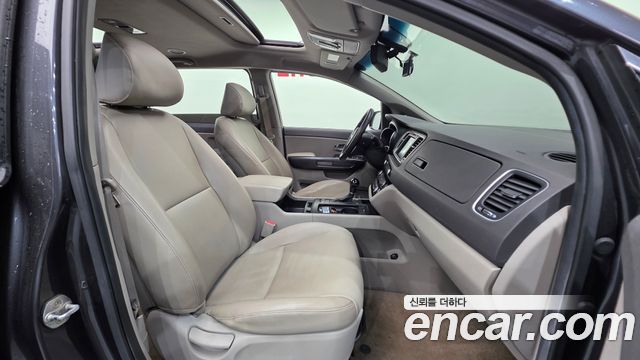 Kia Canival 2016 — photo 10