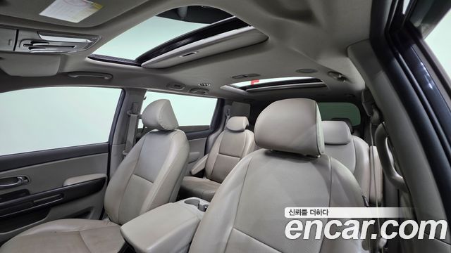 Kia Canival 2016 — photo 11