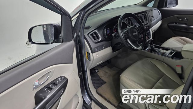 Kia Canival 2016 — photo 12