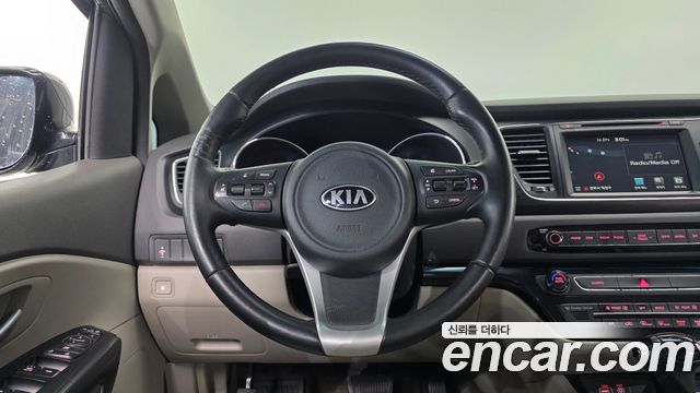 Kia Canival 2016 — photo 14