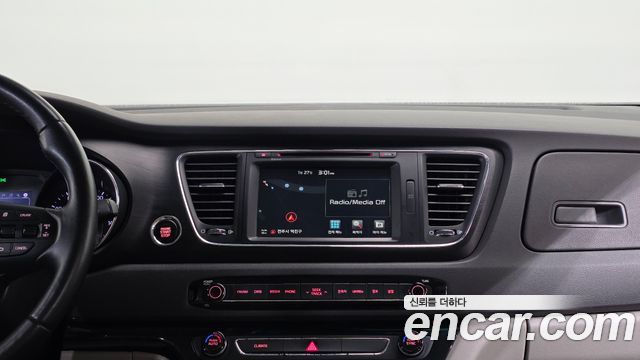 Kia Canival 2016 — photo 16