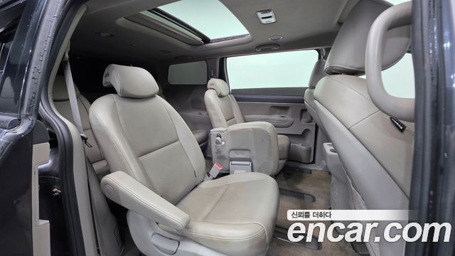 Kia Canival 2016 — photo 19