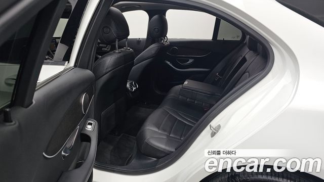 Mercedes-Benz C-Class 2020 — photo 11