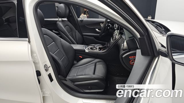 Mercedes-Benz C-Class 2020 — photo 12