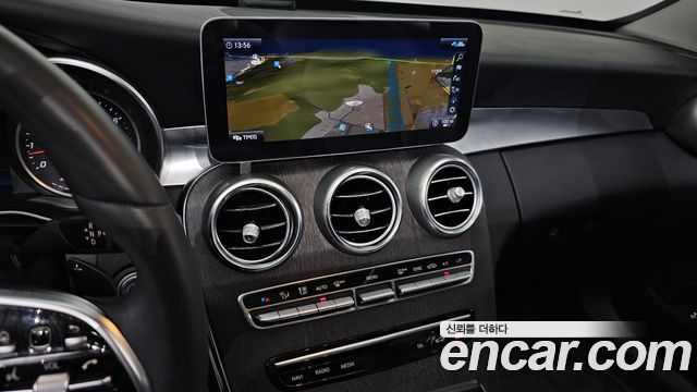Mercedes-Benz C-Class 2020 — photo 17