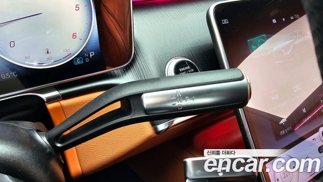 Mercedes-Benz S-Class 2023 — photo 9