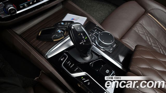 BMW 5-Series 2021 — photo 9