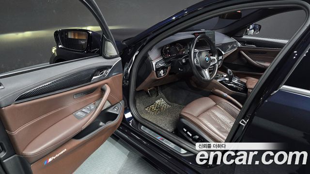 BMW 5-Series 2021 — photo 10