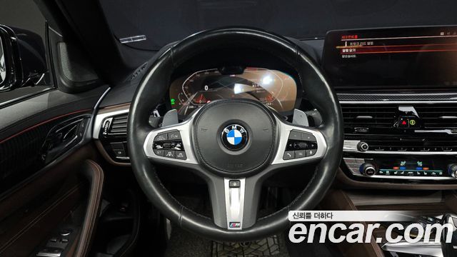 BMW 5-Series 2021 — photo 13