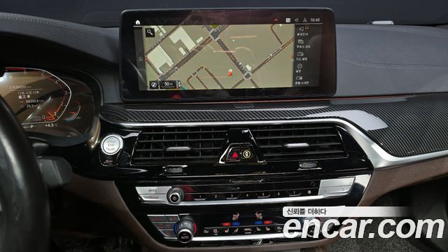 BMW 5-Series 2021 — photo 16