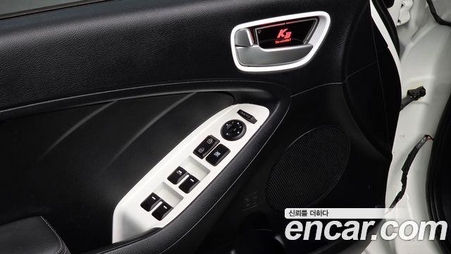 Kia K3 2014 — photo 17