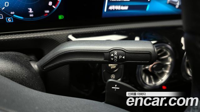 Mercedes-Benz A-Class 2022 — photo 9