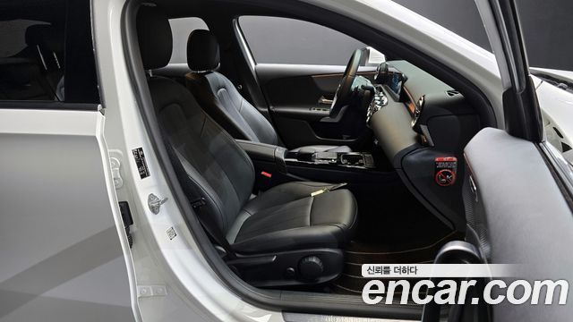 Mercedes-Benz A-Class 2022 — photo 10