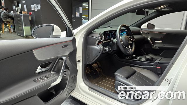 Mercedes-Benz A-Class 2022 — photo 11