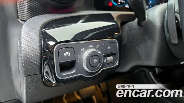 Mercedes-Benz A-Class 2022 — photo 17