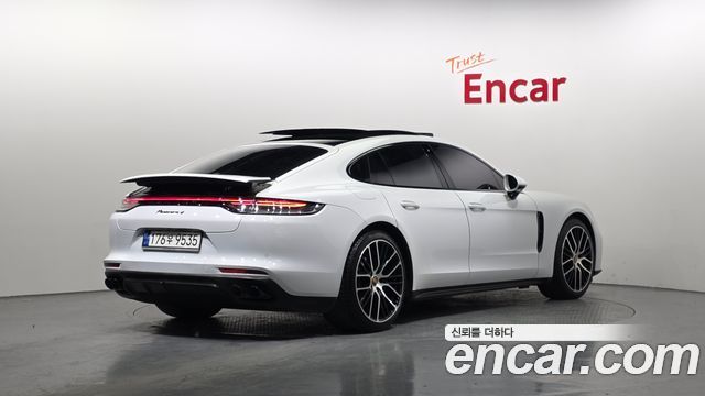 Porsche Panamera 2023 — photo 2