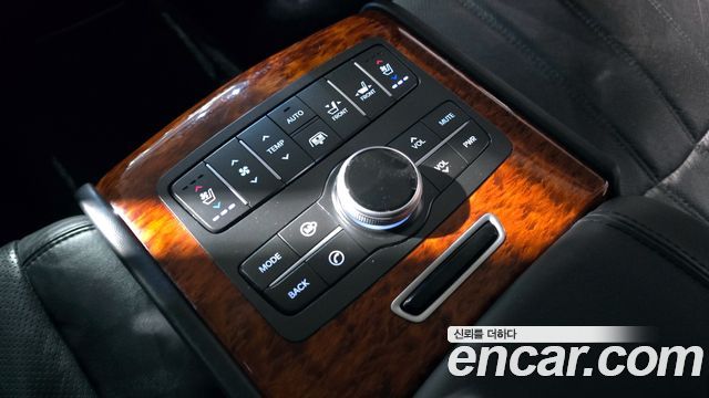Hyundai Equus 2012 — photo 17